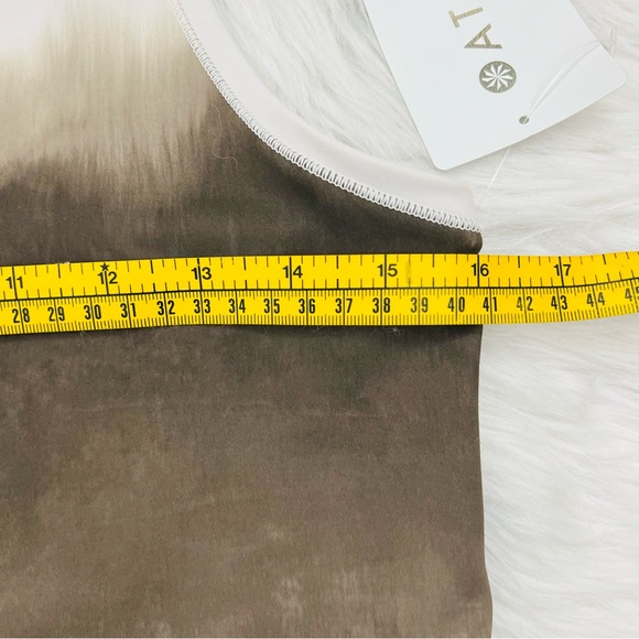 Athleta Shanti Watercolor Stripe Cropped Hem Lycra Spandex Blend Work Out Top - Picture 10 of 12